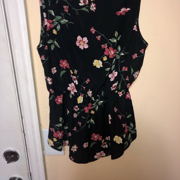 High-Low Floral Top - Picture 2 of 4